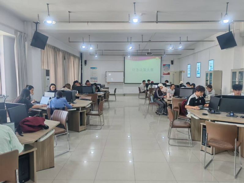 学校成功举办第十三...